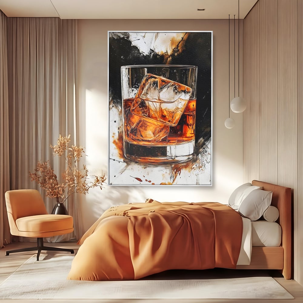 Tablou canvas cu tablou canvas cu pahar de whisky si gheata, in rama de aluminiu argintiu, pe perete intr-un dormitor